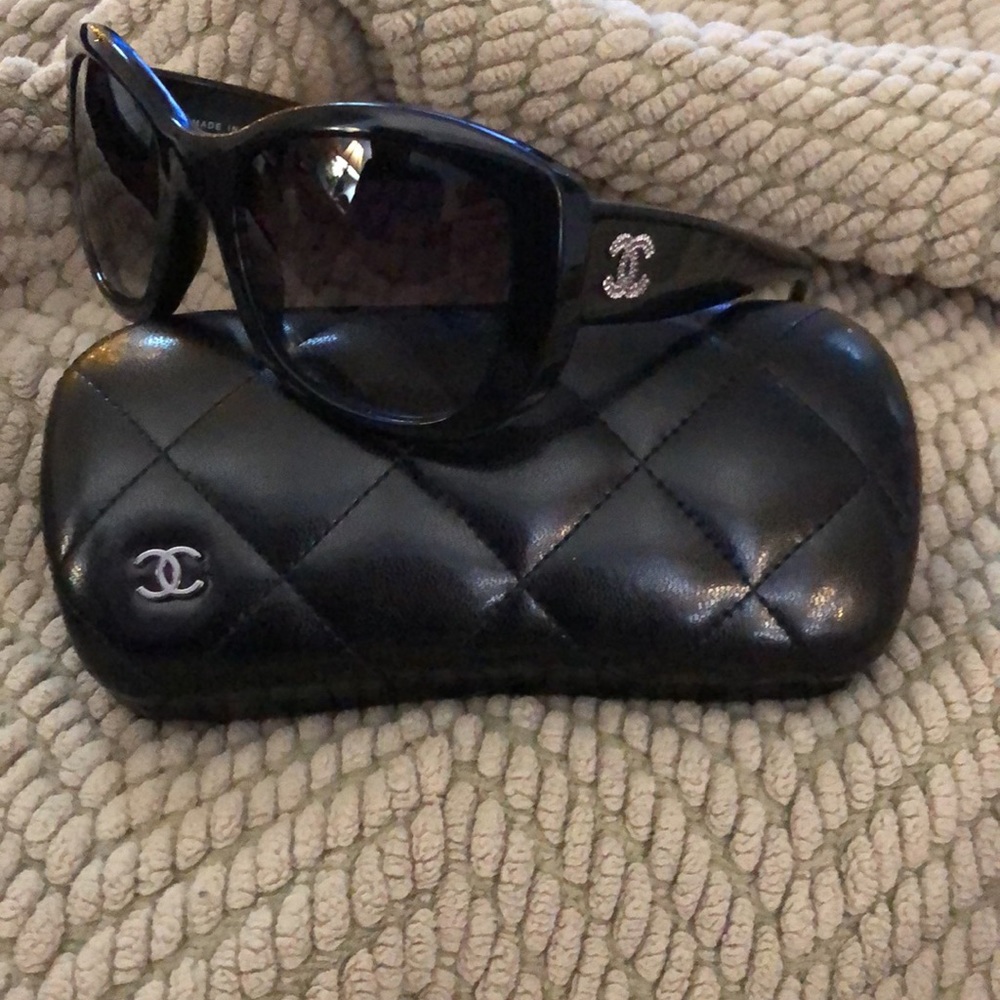 Auth Chanel Thick Black Frames Sunglasses, silver CC on arms w/ case, box & bag